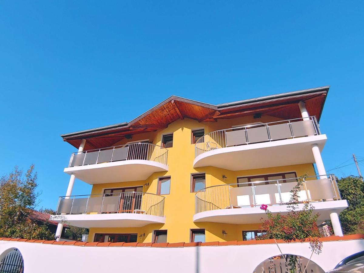 Villa Metatron U Doma Balcic Exterior foto