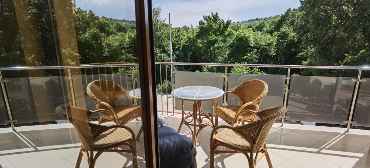 Villa Metatron U Doma Balcic Exterior foto